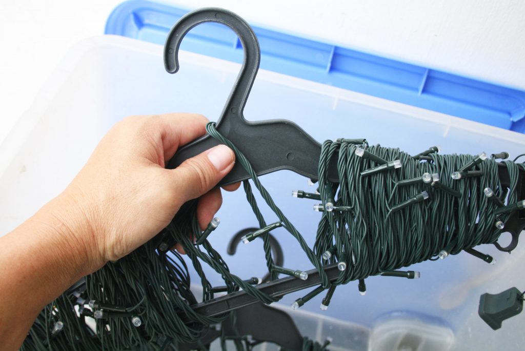 хранение елочных гирлянд. лайфхаки для хранения елочных игрушек. хранение гирлянд. хранение гирлянд. хранение гирлянды.