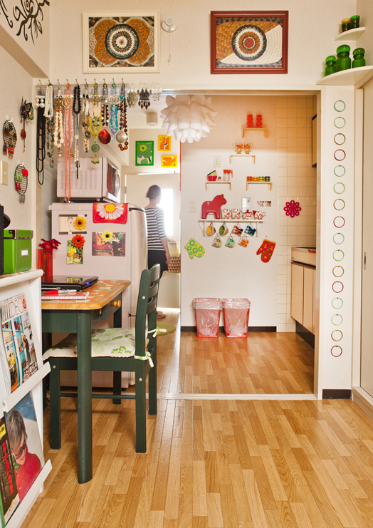 Fun storage--display it in a quirky way! http://cushandnooks.blogspot.se/2012/01/tiny-in-tokyo.html