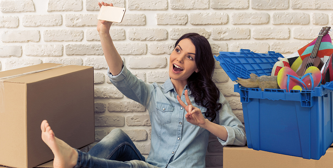 Boxes For Moving: Plastic Containers vs Cardboard Boxes - The